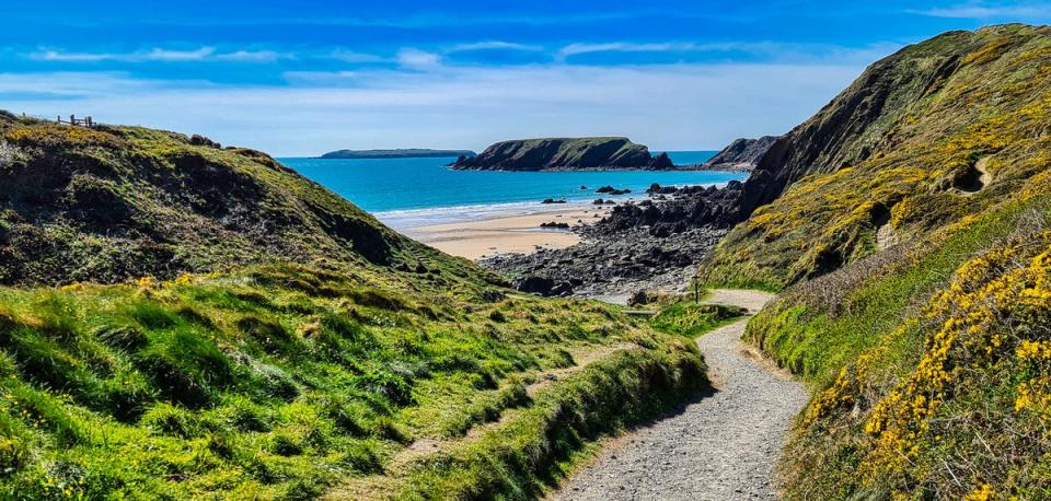 Marloes Sands gives great views of Skokholm Island and Gateholm Island (Getty Images/iStockphoto)