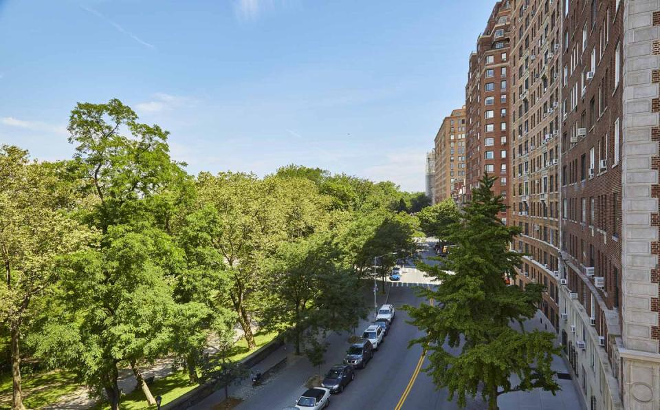 It has multiple terraces with views of Riverside Park.