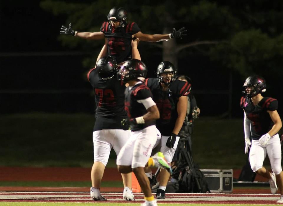 It was a wild opening night for Missouri high school football around Kansas City. 810 Varsity