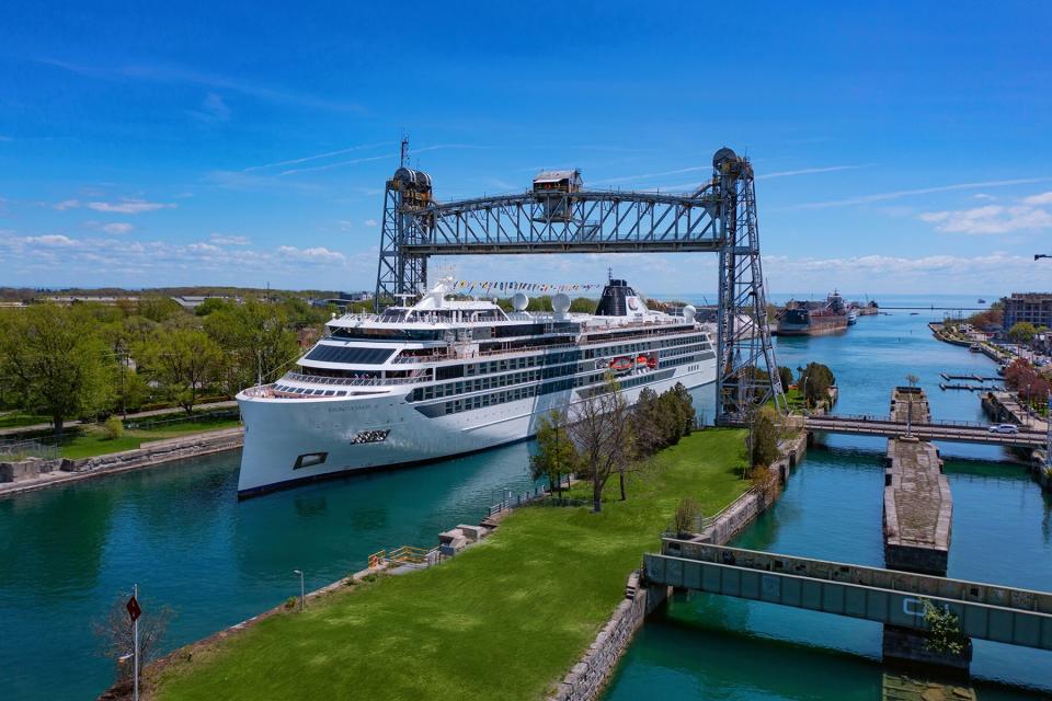 Viking Octantis transiting the Welland Canal