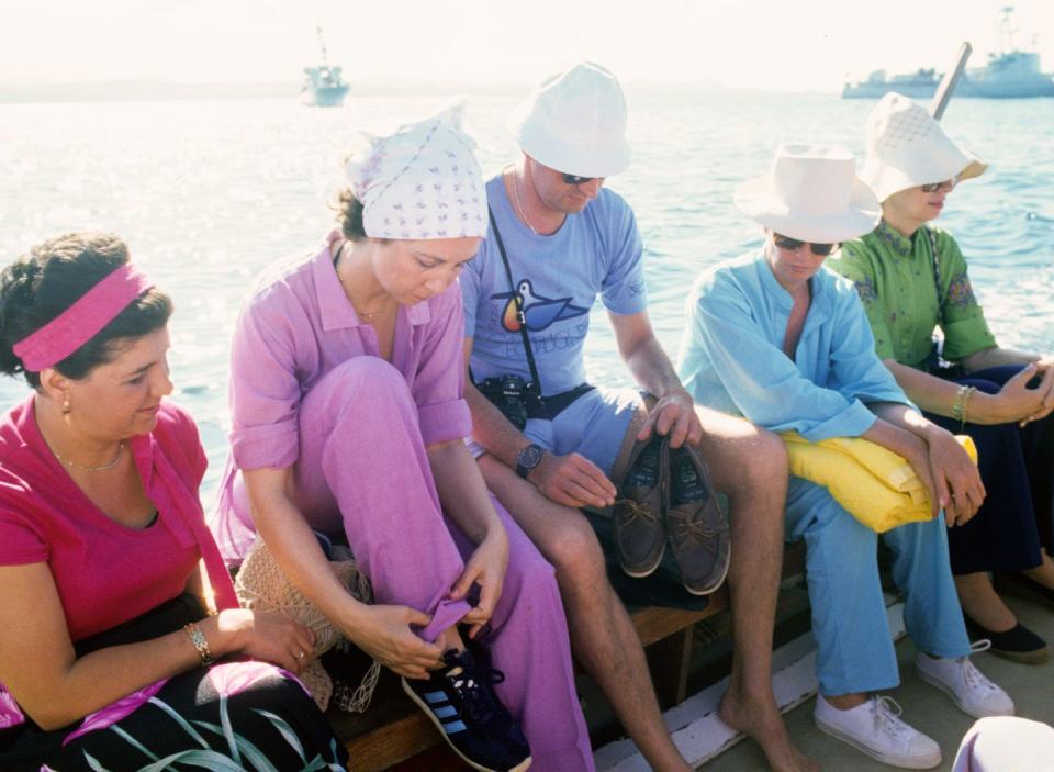 <p>The King and Queen were caught wearing casual clothes during their visit to the Galapagos Islands.</p>