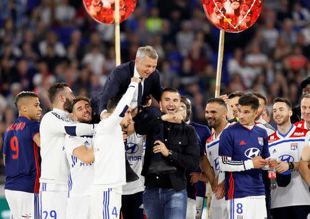 Soccer Football - Ligue 1 - Olympique Lyonnais vs OGC Nice - Groupama Stadium, Lyon, France - May 19, 2018 Lyon coach Bruno Genesio celebrates with their players after the match REUTERS/Emmanuel Foudrot