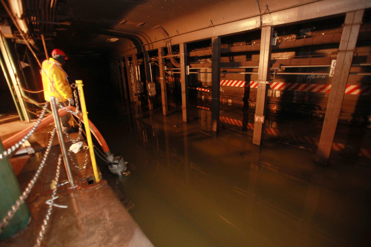 Inundaciones provocadas por el huracán Sandy en la estación Grand Central de Nueva York, el 30 de octubre de 2012. (Hiroko Masuike/The New York Times)