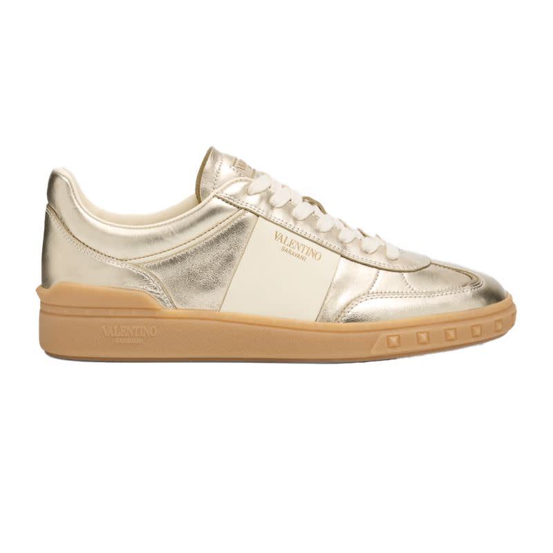 <p><a href="https://go.redirectingat.com?id=74968X1596630&url=https%3A%2F%2Fwww.neimanmarcus.com%2Fp%2Fvalentino-garavani-upvillage-metallic-low-top-sneakers-prod265980084&sref=https%3A%2F%2Fwww.harpersbazaar.com%2Ffashion%2Ftrends%2Fg60228982%2Fbest-spring-sneakers%2F" rel="nofollow noopener" target="_blank" data-ylk="slk:Shop Now;elm:context_link;itc:0;sec:content-canvas" class="link rapid-noclick-resp">Shop Now</a></p><p>Upvillage Sneakers</p><p>neimanmacus.com</p><p>$790.00</p>