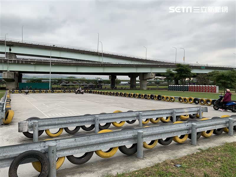 機車練習場雖便民卻隱藏安全隱憂。（圖／鍾釗榛攝影）