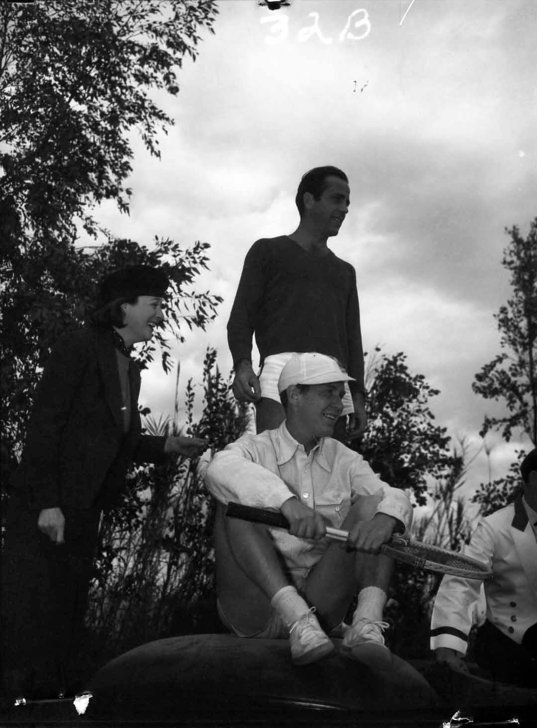 Humphrey Bogart played Marlowe and also visited the desert. Here he stands above Burgess Meredith and Virginia Farrell in 1938.