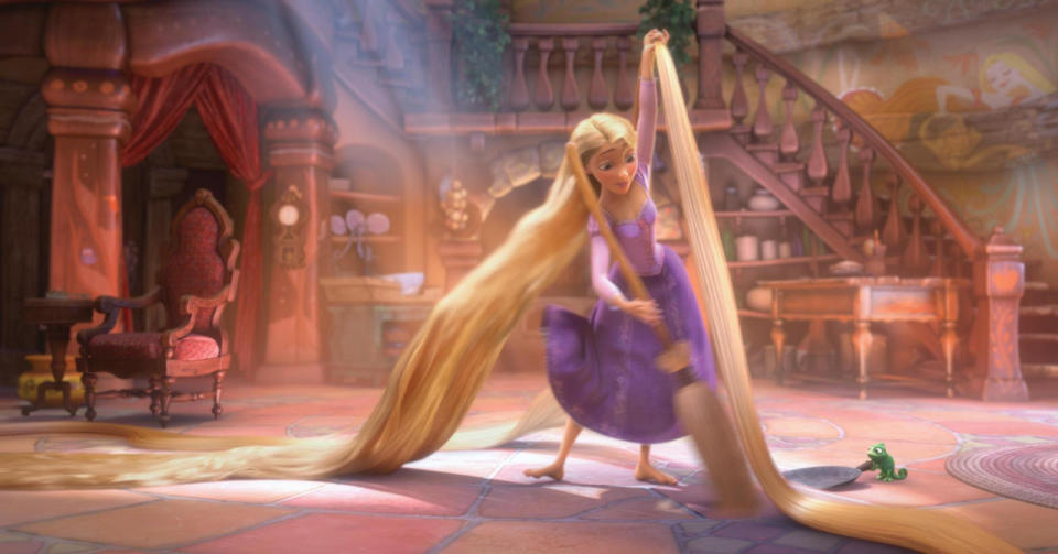 “Rapunzel, Rapunzel, lass’ dein Haar herunter!” Wer mag auf diese Frage wohl in der deutschen Fassung von “Rapunzel – Neu verföhnt” antworten? (Bild-Copyright: ddp Images/Walt Disney)