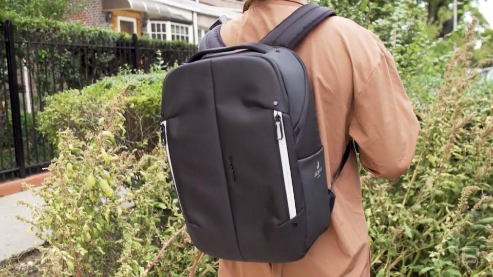 Samsonite Konnect-i smart backpack with Google Jacquard hands-on