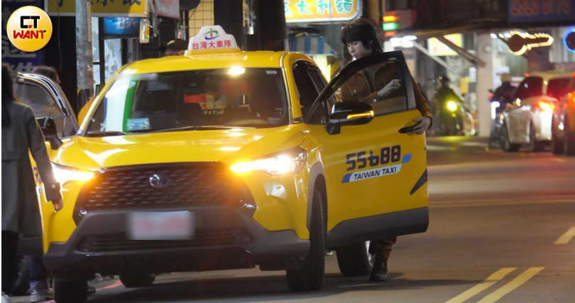 行程滿檔的霸天為了能與陳紫渝對戲，在MV中飾演計程車司機。（圖／本刊攝影組）