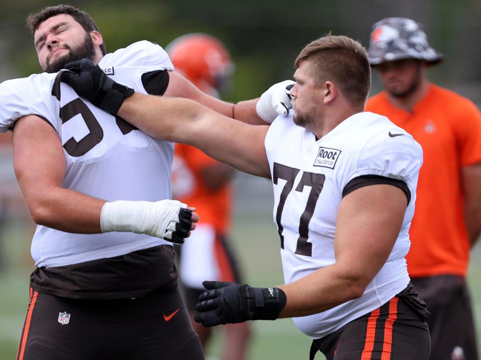 Cleveland Browns guard Wyatt Teller, right, and center Brock Hoffman works on a drill during NFL football training camp, Friday, Aug. 19, 2022, in Berea, Ohio. (Joshua Gunter/Cleveland.com via AP)