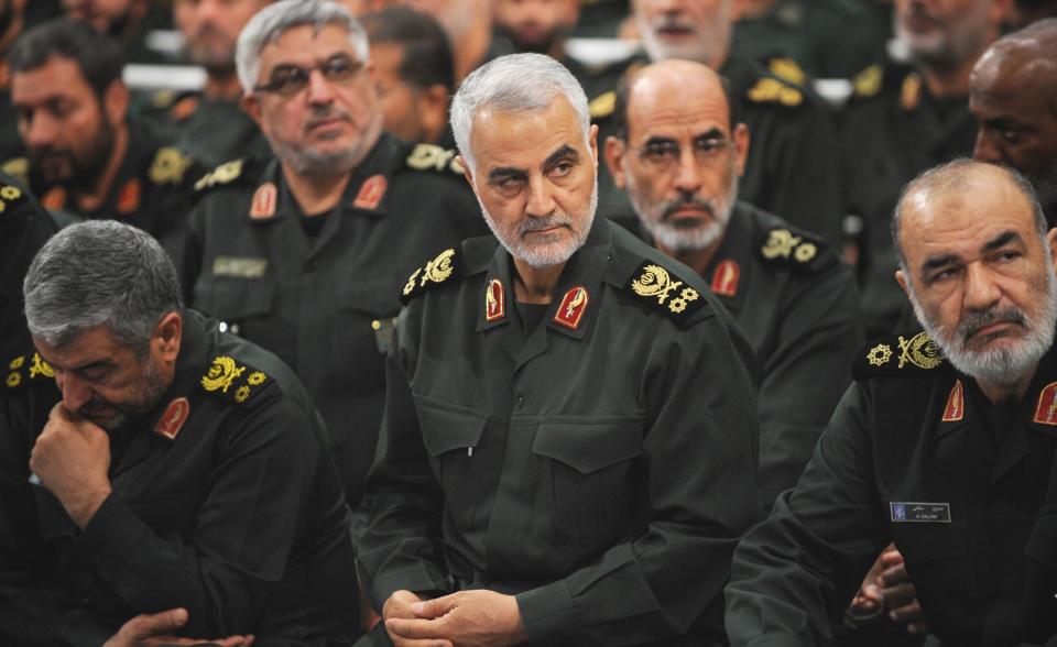 The Iranian Revolutionary Guards' Quds Force commander, Qassem Soleimani, center, on Sept. 18, 2016, during Ayatollah Ali Khamenei's meeting with Revolutionary Guards in Tehran. The U.S. confirmed Thursday that it carried out a strike that killed Soleimani in the Iraqi capital, Baghdad.&nbsp; (Photo: Anadolu Agency via Getty Images)