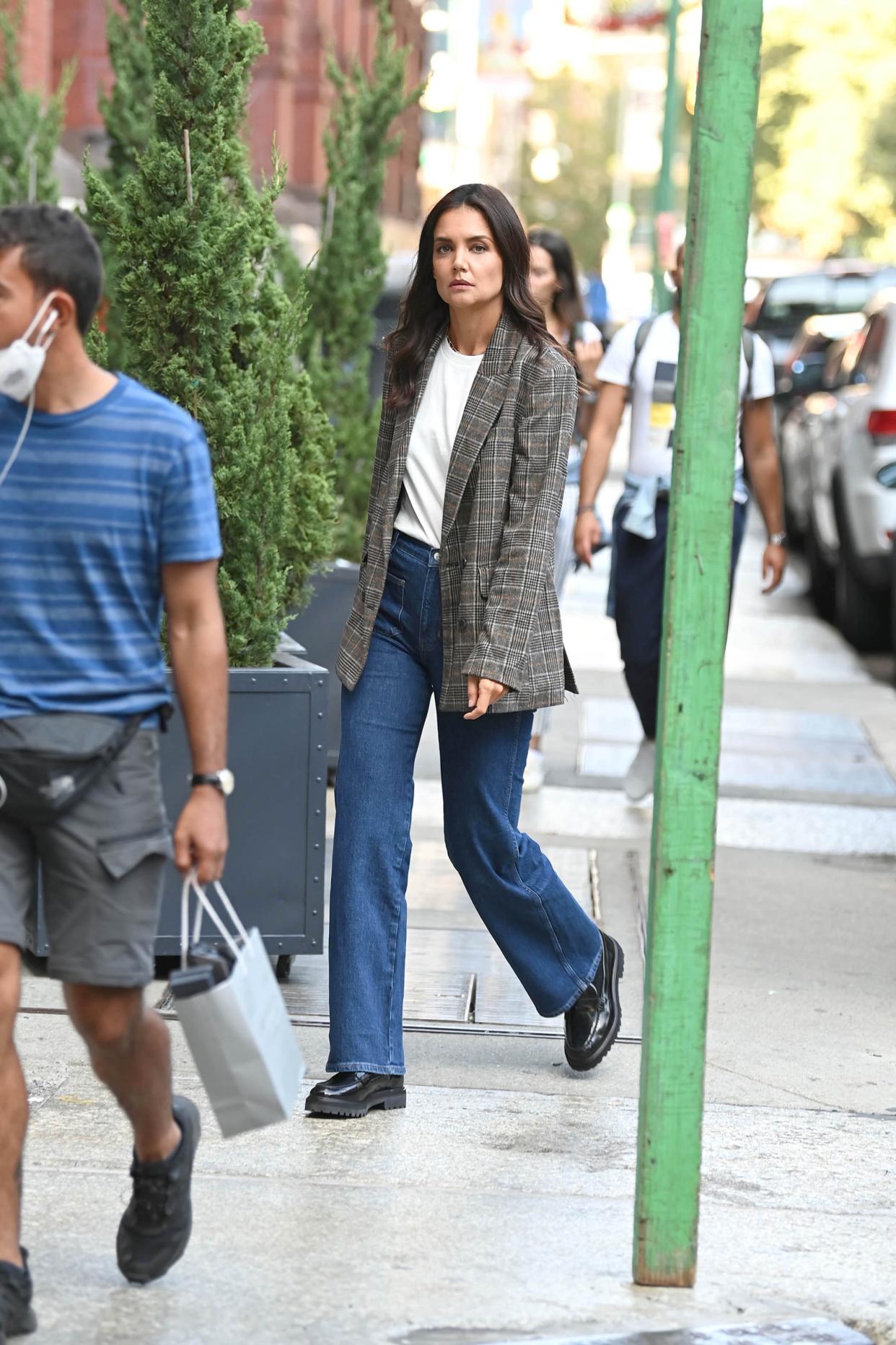 Katie Holmes looked chic and polished in her Reformation loafers. (Photo: Michael Simon)