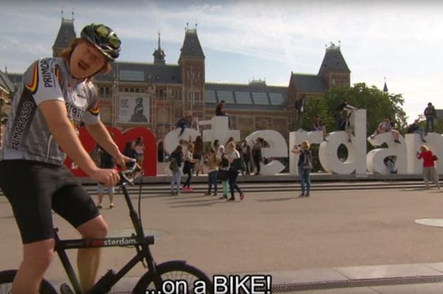 Here's how to safely cycle the road of Amsterdam