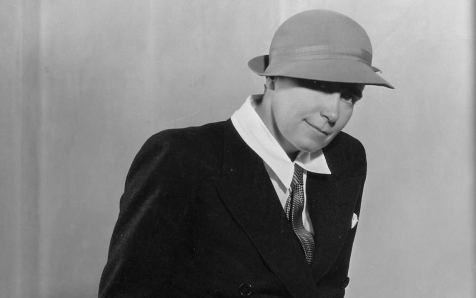Dorothy Arzner (1897-1979) war das erste weibliche Mitglied der amerikanischen Regie-Gewerkschaft und viele Jahre lang die einzige Frau, die in Hollywood Filme machte. Auch wenn ihre Werke heute zumeist in Vergessenheit geraten sind - den Oscar hätte Filmpionierin Arzner mehr als verdient gehabt. (Bild: Hulton Archive/Getty Images)