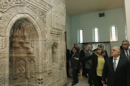 Iraqi Prime Minister Haider al-Abadi (R ) visits the Iraqi National Museum in Baghdad February 28, 2015. REUTERS/Khalid al-Mousily