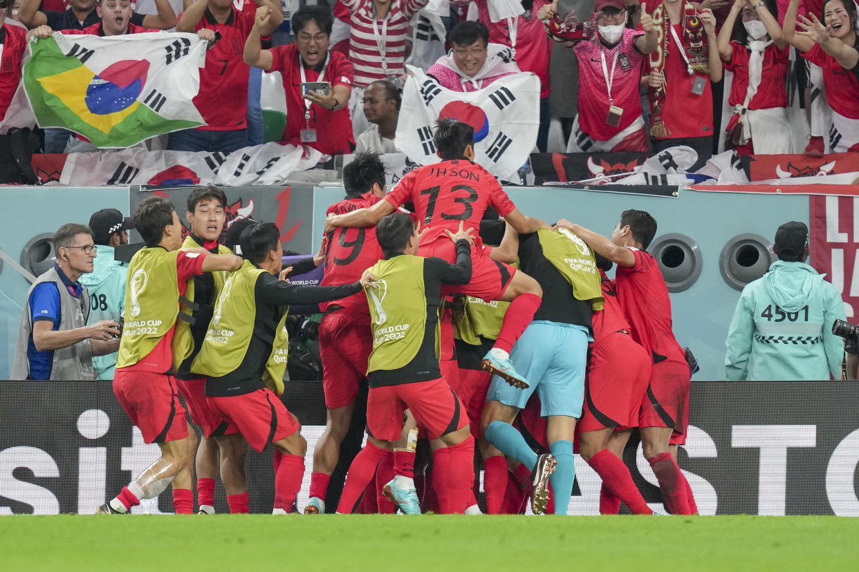 AL RAYYAN, QATAR - DECEMBER 02: Heechan Hwang of South Korea celebrates after scoring his team's second goal with teammates during the FIFA World Cup Qatar 2022 Group H match between Korea Republic and Portugal at Education City Stadium on December 2, 2022 in Al Rayyan, Qatar. (Photo by Manuel Reino Berengui/DeFodi Images via Getty Images)