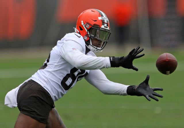 Browns place franchise tag on tight end David Njoku