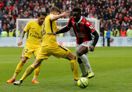 Soccer Football - Ligue 1 - OGC Nice vs Paris St Germain - Allianz Riviera, Nice, France - March 18, 2018 Nice's Mario Balotelli in action with Paris Saint-Germain’s Thomas Meunier REUTERS/Jean-Paul Pelissier