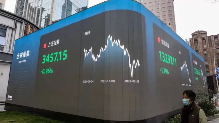 La bolsa de Shanghái registró fuertes caídas en los primeros meses de 2021. Como curiosidad, en China, al igual que en otros países de la región como Corea del Sur, el color verde indica pérdidas y el rojo ganancias.