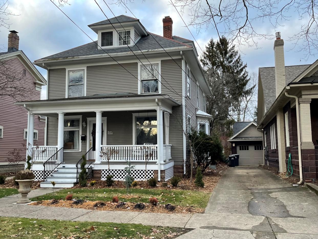 In a 6-1 vote Jan. 3, the Granville Village Council rescinded a short-term rental permit given by the Board of Zoning and Building Appeals to a home on East Elm Street.