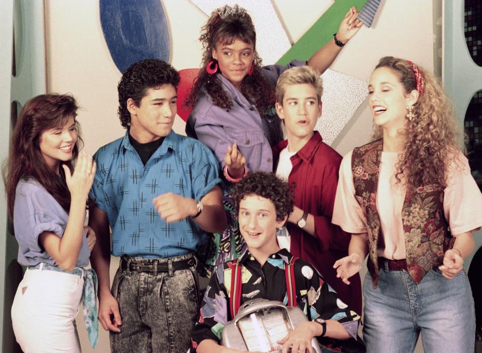 Tiffani Thiessen as Kelly Kapowski, Mario Lopez as A.C. Slater, Lark Voorhies as Lisa Turtle, Dustin DIamond as Screech Powers, .Mark-Paul Gosselaar as Zack Morris, Eliszabeth Berkeley as Jessie Spano -- Photo by: NBCU Photo Bank