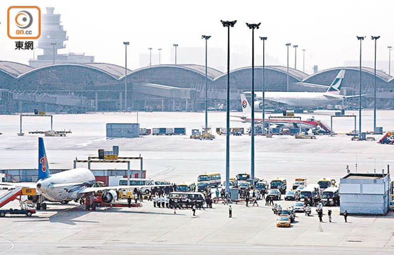 涉事貨機需急降香港國際機場。