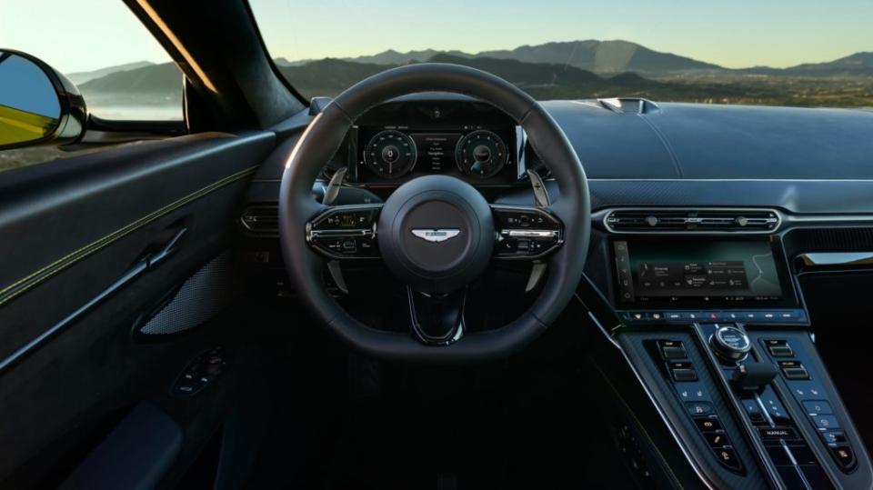 Vantage新車的內裝佈局看齊DB12。(圖片來源/ Aston Martin)