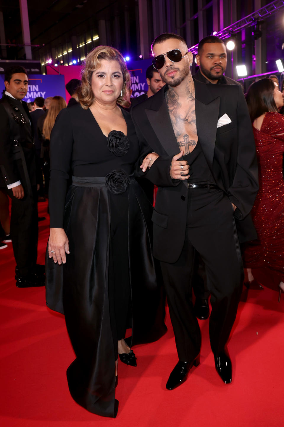 Latin Grammy 2023 -  Rauw Alejandro y su mamá María Ruiz (Rodrigo Varela/Getty Images for Latin Recording Academy)