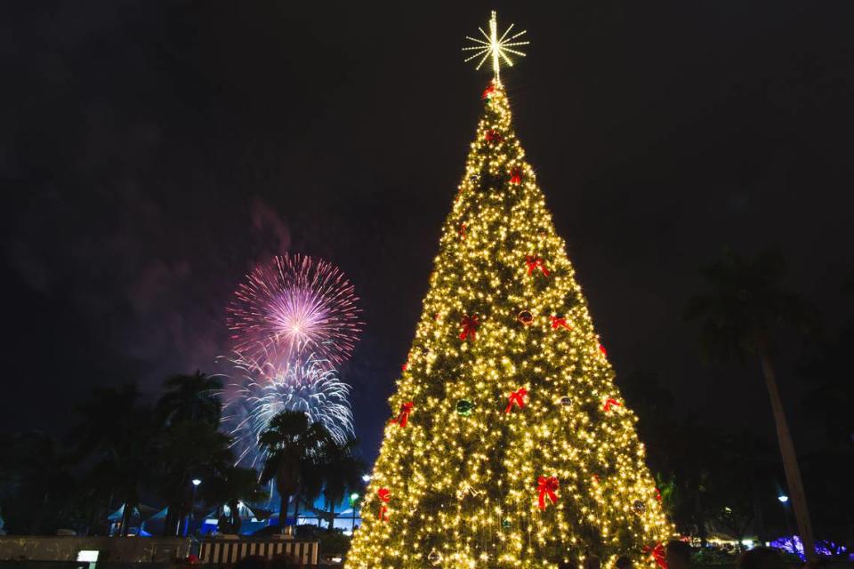 ¡Celebre la víspera de Año Nuevo gratis en Bayfront Park! Foto libre de costo Shutterstock/Shutterstock