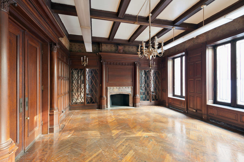 Century-old Brooklyn mansion could shatter price record dining room