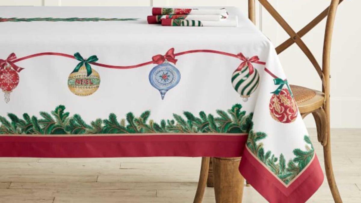 Pretty Christmas Tablecloths You'll Use Year After Year