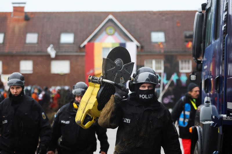 German police clash with activists in showdown over coal mine expansion in Luetzerath