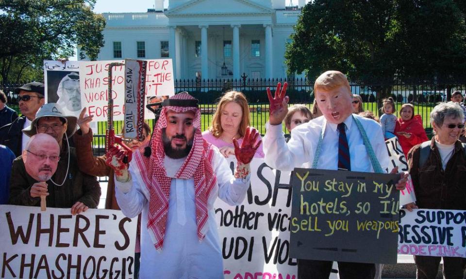 Protesters outside the White House, 19 October