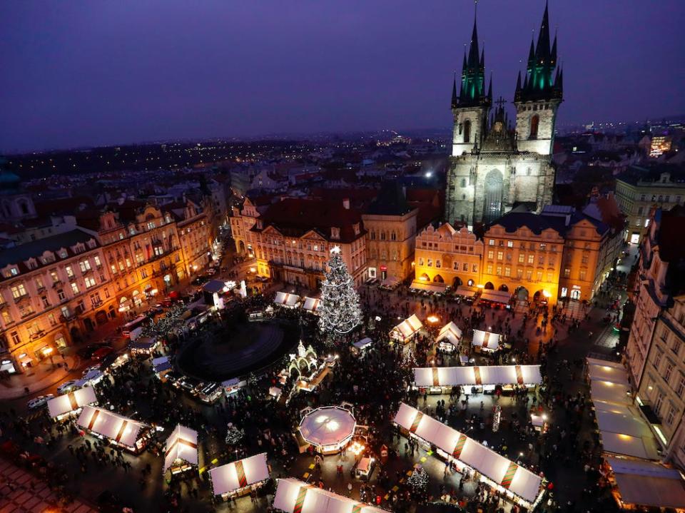 europe christmas market coronavirus before after