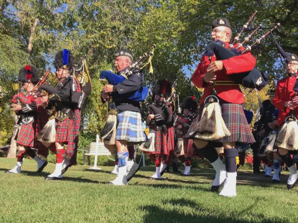 Friends and families of fallen officers gathered Sunday at the Alberta Legislature for Police and Peace Officers' Memorial Day. (Sofiane Assous/Radio-Canada - image credit)