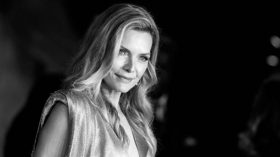 Michelle Pfeiffer at the Murder On The Orient Express premiere red carpet, 2017 