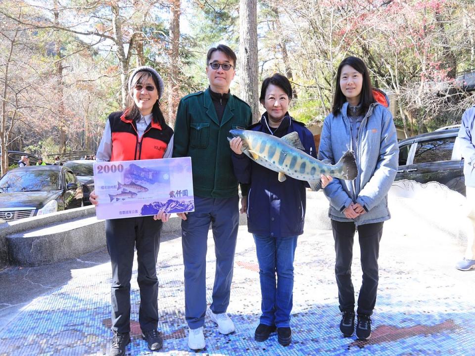 雪霸國家公園管理處廖林彥主任表示，櫻花鉤吻鮭的數量從84年的200餘尾回升到111年的1萬5,000尾。（圖：中市府提供）