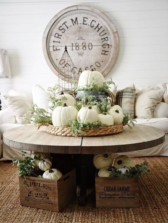 Next stop: table pieces. It’s super easy to make a dyi centre piece out of a basket and a few pumpkins or fake leaves.