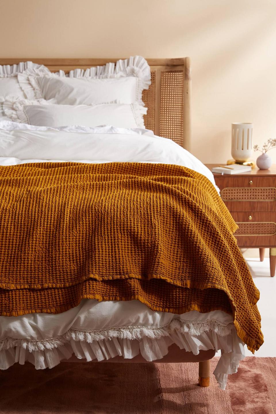 2) Woven Waffle Bed Blanket