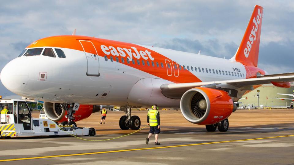 Die britische Fluggesellschaft Easyjet will im Sommer deutlich mehr Flüge anbieten.