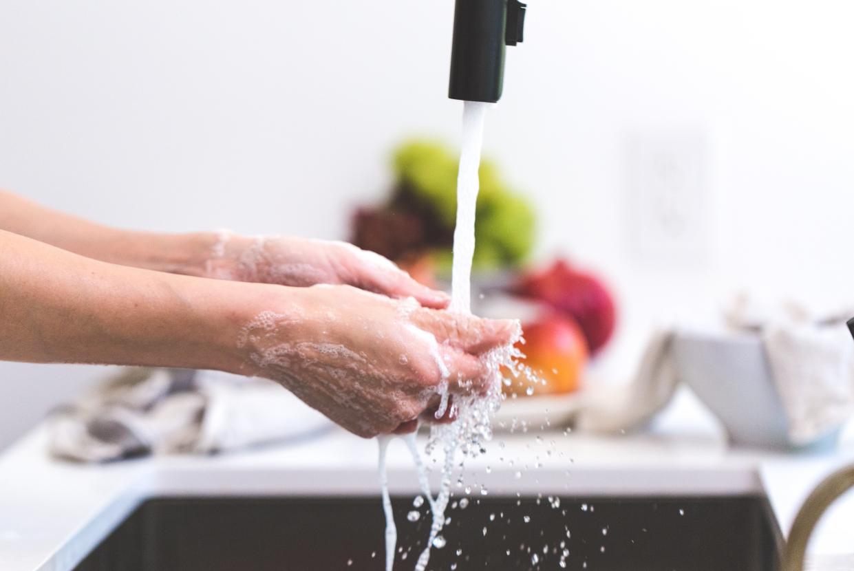 84 percent of us don’t wash our hands correctly according to new research [Photo: Pexels]