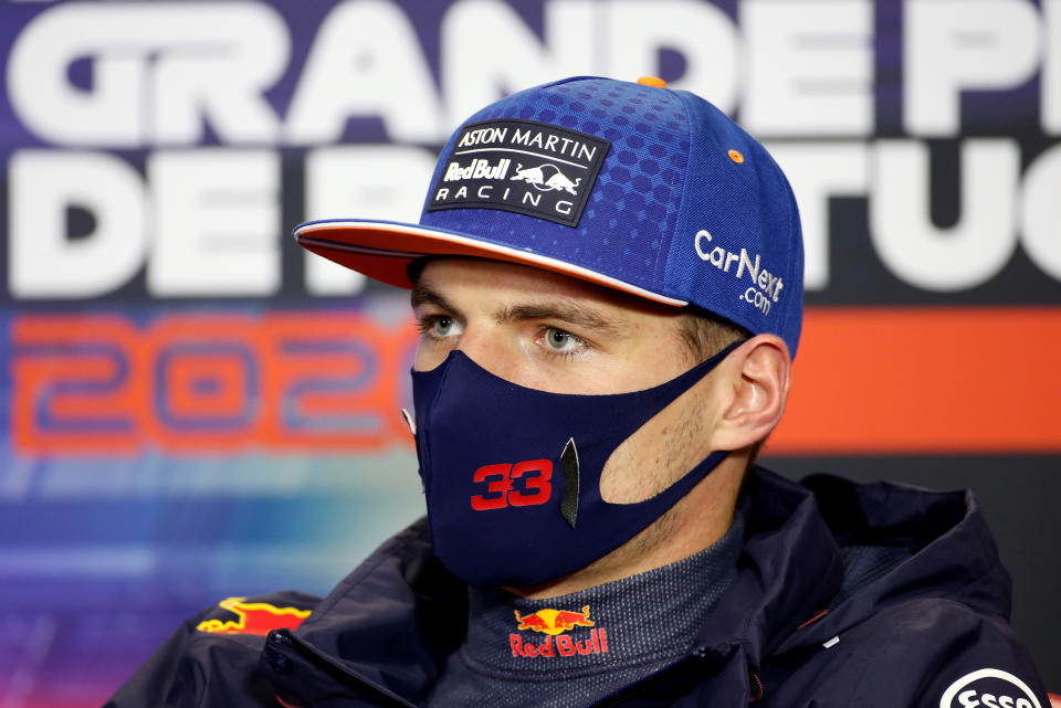 Max Verstappen durante la rueda de prensa posterior al Gran Premio de Portugal, en el que finalizó tercero. (Foto: Laurent Charniaux / Pool / Getty Images).