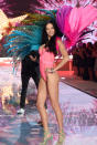 <p>Der Victoria’s-Secret-Engel zeigte auf dem Laufsteg bei der Victoria’s-Secret-Fashion-Show in der Lexington Avenue in New York 2015 ihre Federn. (Quelle: Getty) </p>