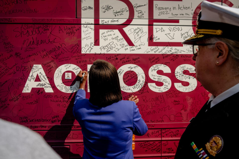 A woman signs the Mobilize Recovery bus in Washington, D.C. (Hilary Swift, Mobilize Recovery)