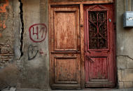 <p>A front door of an old house is seen in the old town, Tbilisi, Georgia, April 6, 2017. (Photo: David Mdzinarishvili/Reuters) </p>