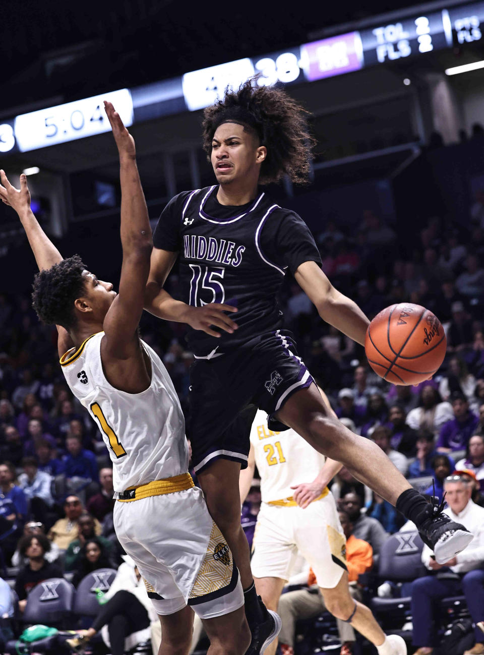 Middletown guard Ny'Jhere Araujo (15) drives to the basket during the Middies' 68-60 loss to Centerville in the district final Sunday, March 10, 2024.