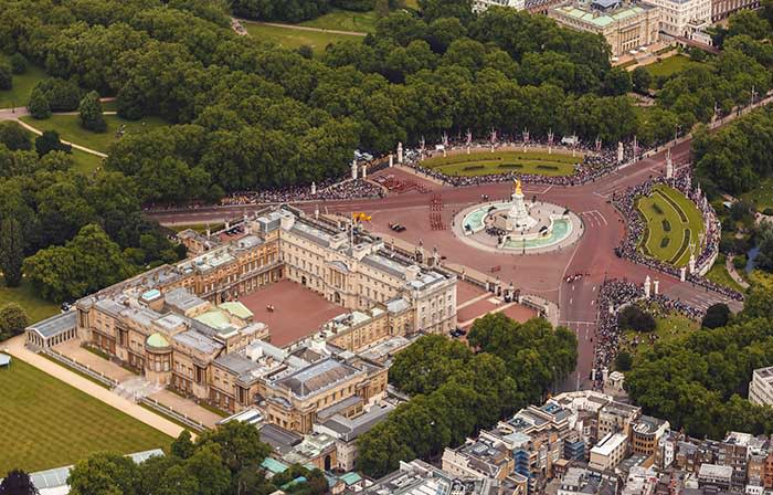 prince-william-kate-middleton-home-pool-buckingham