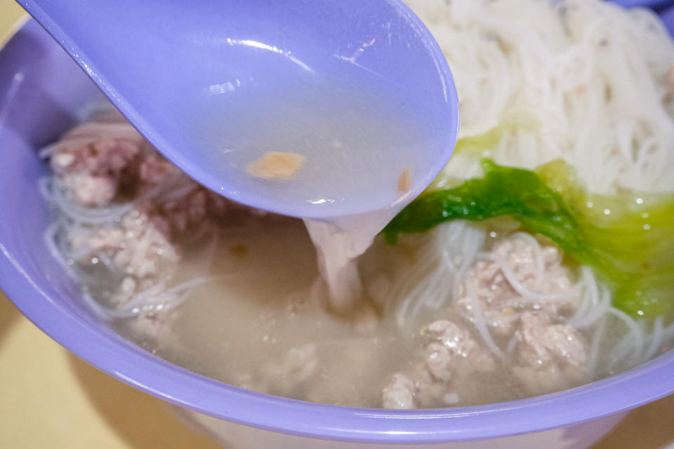 Lorong 5 Toa Payoh Food Centre Fish Soup - Soup Pour