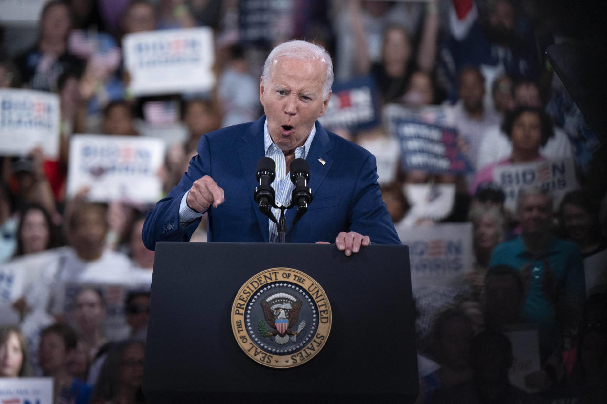 Bien plus en forme que durant le débat contre Trump, Joe Biden a profité d’un meeting pour refaire le match contre son rival.