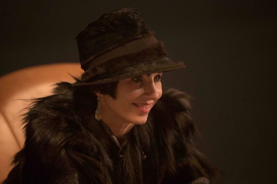 Meret Becker ist einer der neuen Stars in der dritten "Babylon Berlin"-Staffel. Die noch aktuelle Berliner "Tatort"-Kommissarin - sie hat ihren Rückzug für Ende 2021 angekündigt - verkörpert die Muse eines Gangsterbosses, die dazu ein Stummfilmstar ist. Ein Job, dem der aufkommende Tonfilm ab 1929 sein Ende bereitet. (Bild: Frédéric Batier/X Filme Creative Pool/ARD Degeto/WDR/Sky/Beta Film)